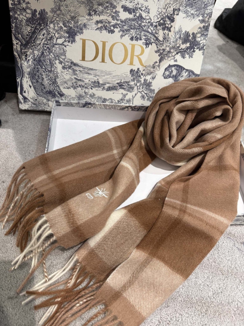 CHRISTIAN DIOR